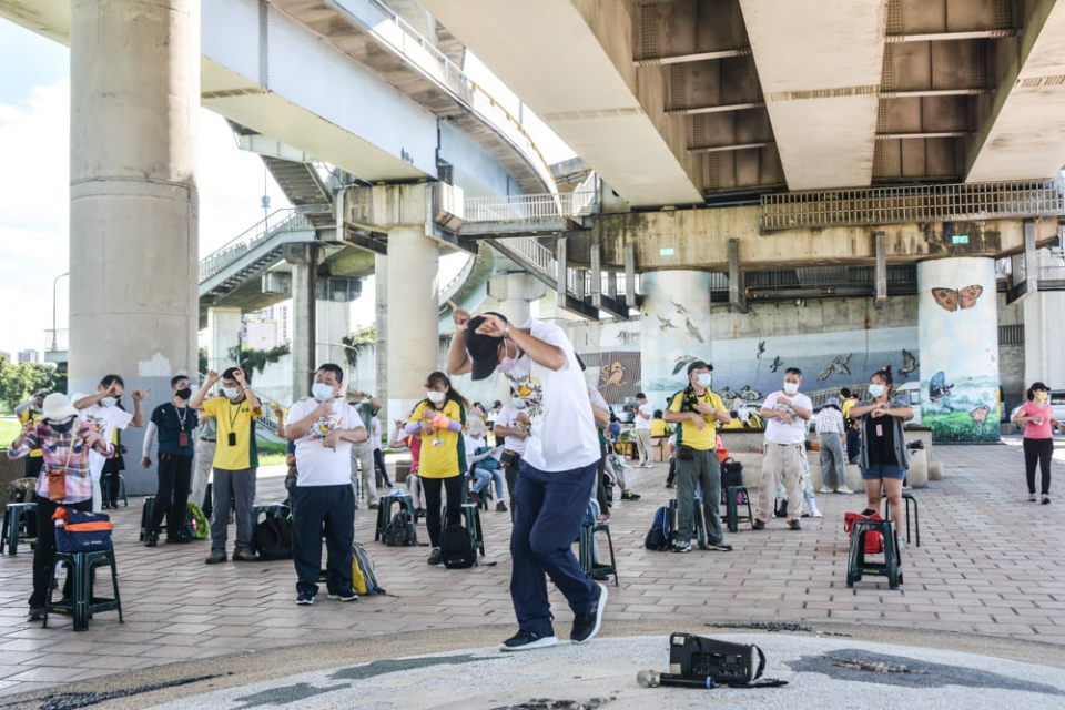 大會開始前的暖身操